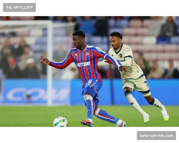 格伊中途被换下引关注，水晶宫后卫线轮换应对密集赛程